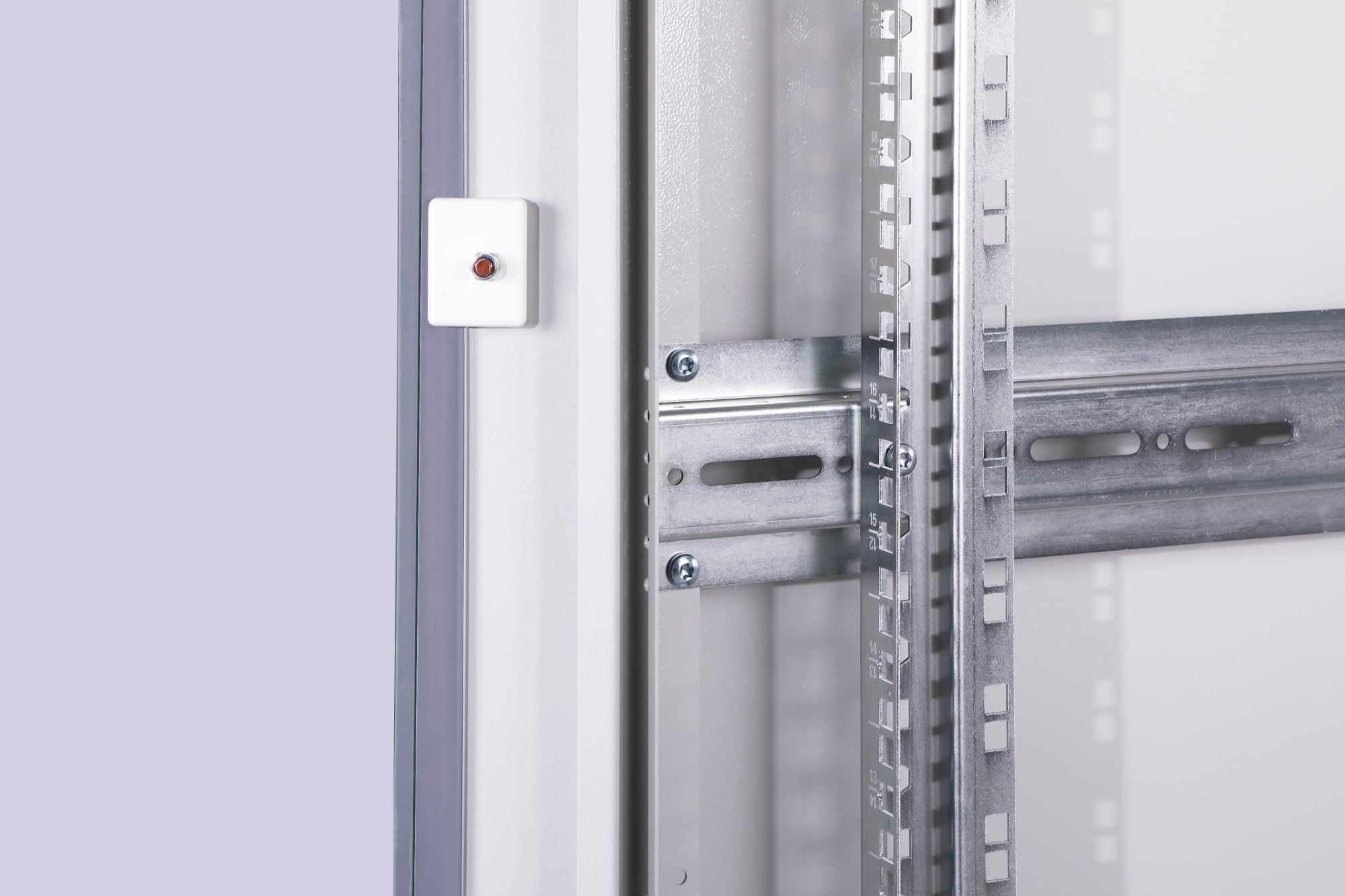 Patchkast Rittal Key 26U Patchkast 600x800x1342 mm (BxDxH) lichtgrijs – Netwerkkabel.eu