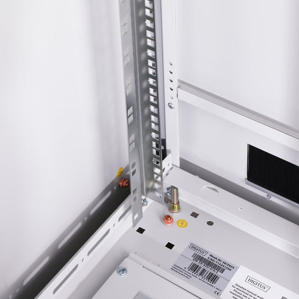 32U Patchkast 600x600x1609 mm (BxDxH) lichtgrijs