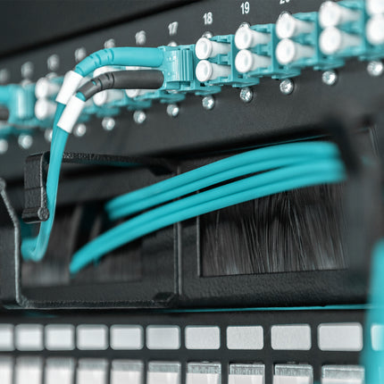 19 inch cable holder with brush 1U