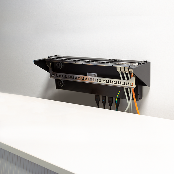 19" verticale muurbeugel 2U zwart