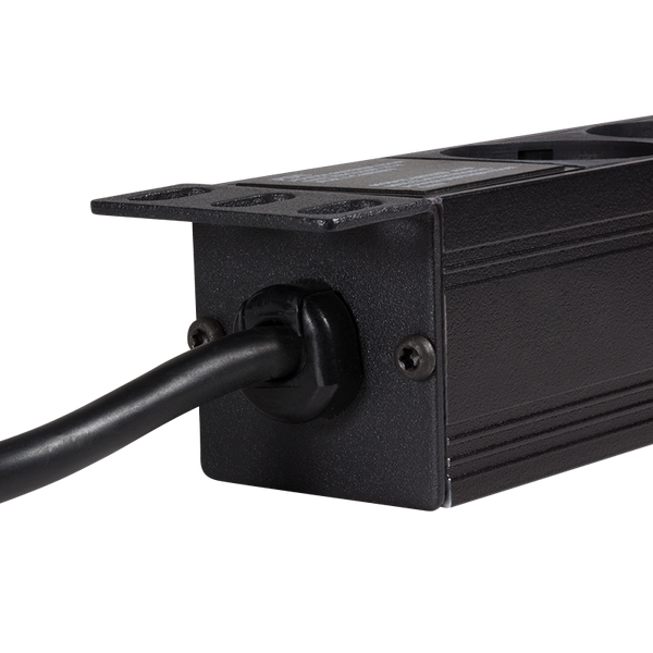 BASIC 9 voudige stekkerdoos voor 19 inch serverkasten